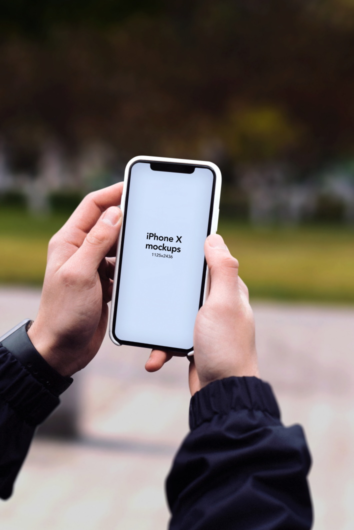 高品质手持手机女士场景iPhone APP UI样机 第102期